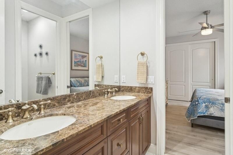 60_8825BallyBunionRd_9002_2ndBathroom_Fl