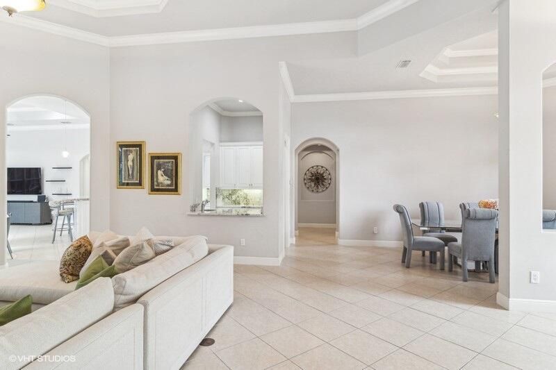 11_8825BallyBunionRd_10002_LivingRoom_Fl