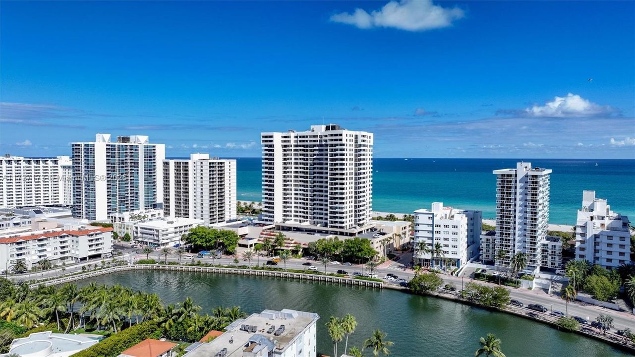 For Sale: $749,900 (2 beds, 2 baths, 890 Square Feet)