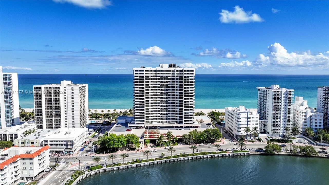 For Sale: $749,900 (2 beds, 2 baths, 890 Square Feet)