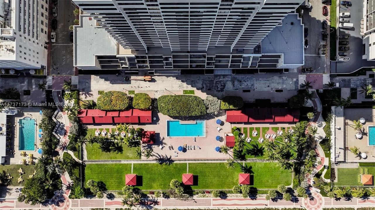 For Sale: $749,900 (2 beds, 2 baths, 890 Square Feet)