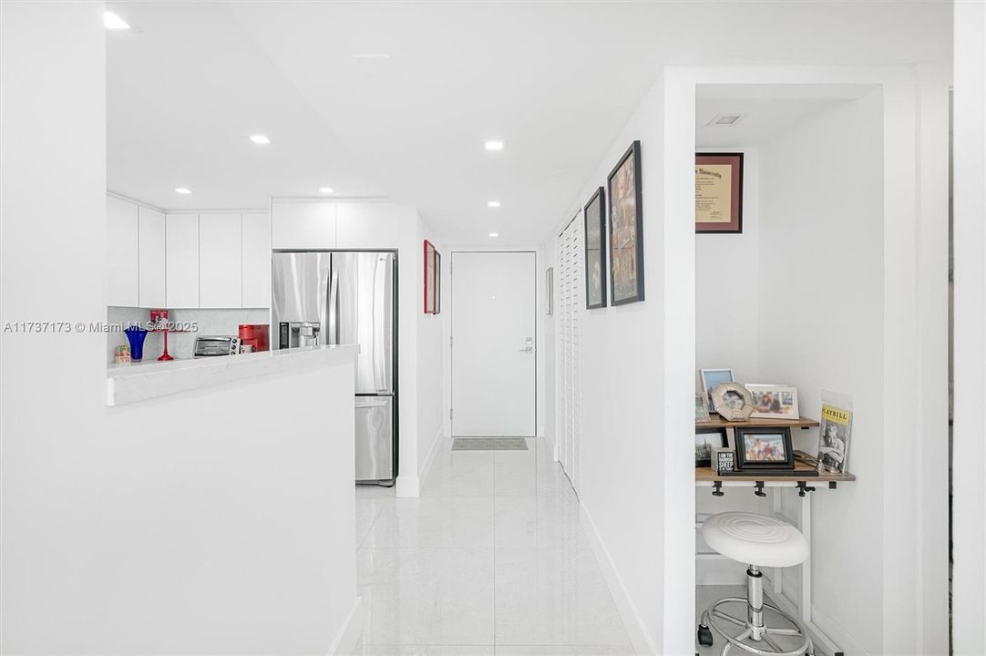 For Sale: $749,900 (2 beds, 2 baths, 890 Square Feet)