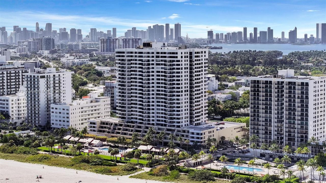 For Sale: $749,900 (2 beds, 2 baths, 890 Square Feet)