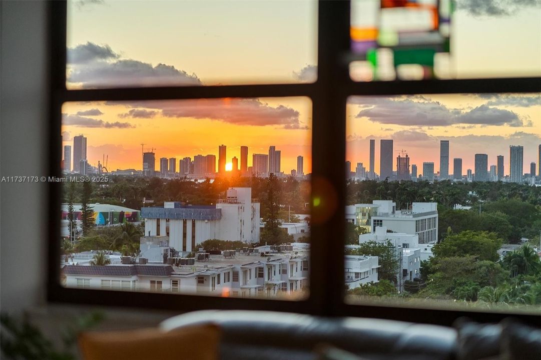 For Sale: $749,900 (2 beds, 2 baths, 890 Square Feet)