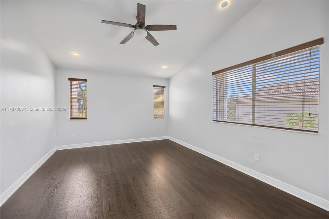 Recientemente alquilado: $4,200 (4 camas, 2 baños, 2208 Pies cuadrados)