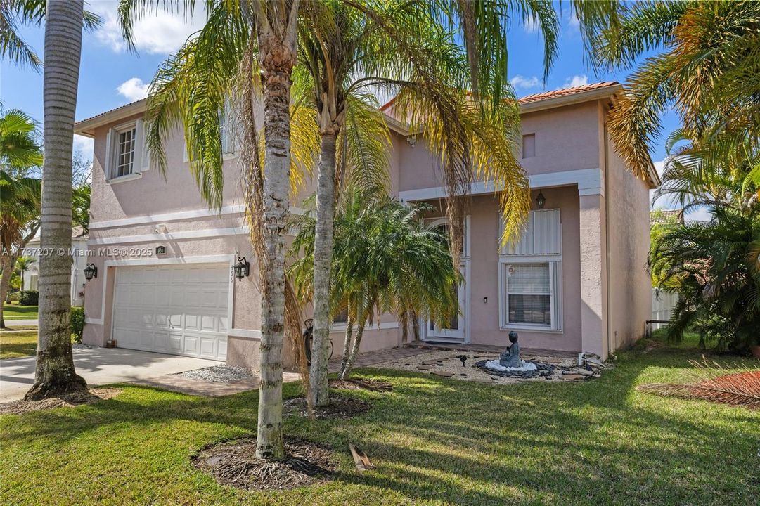 Recientemente alquilado: $4,200 (4 camas, 2 baños, 2208 Pies cuadrados)