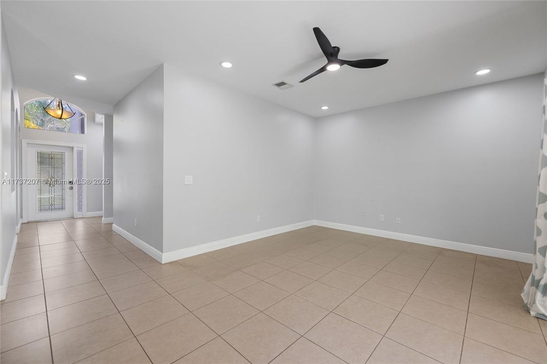 Recientemente alquilado: $4,200 (4 camas, 2 baños, 2208 Pies cuadrados)