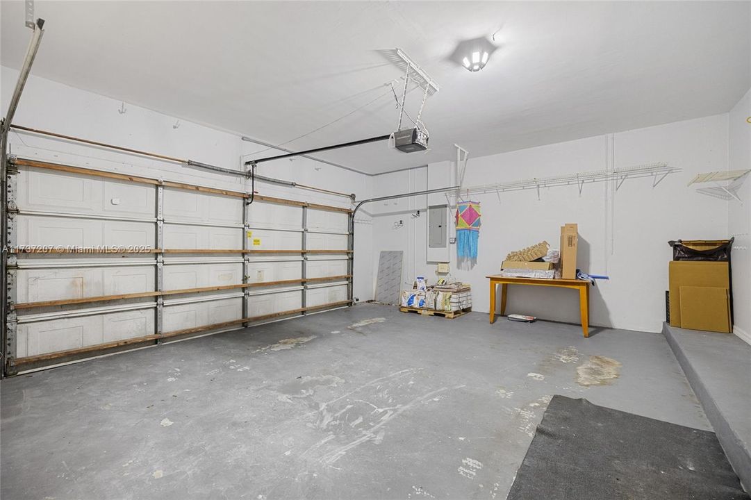 Recientemente alquilado: $4,200 (4 camas, 2 baños, 2208 Pies cuadrados)