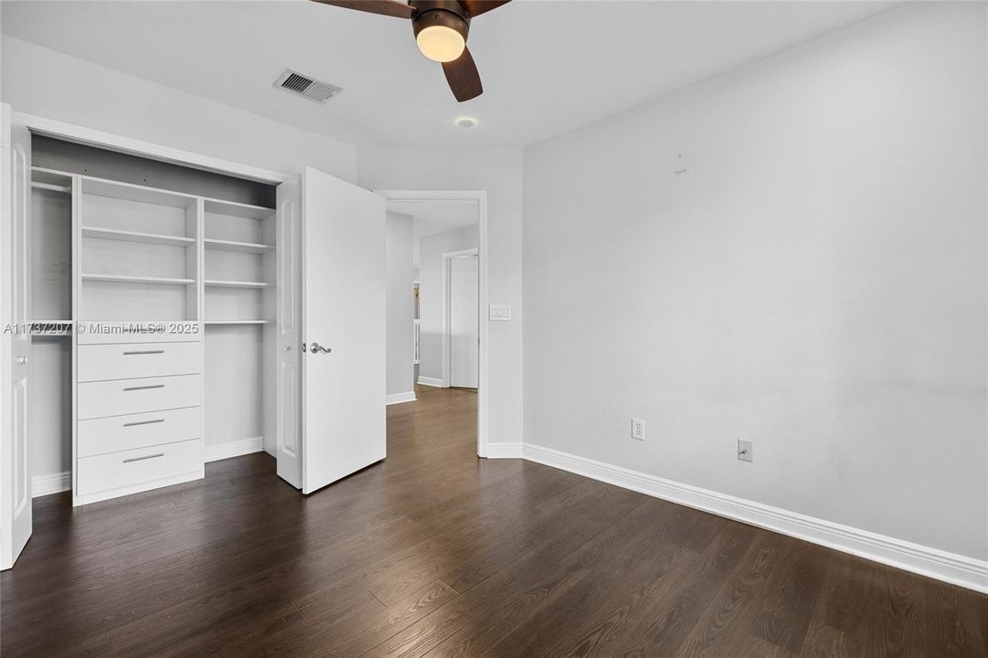 Recientemente alquilado: $4,200 (4 camas, 2 baños, 2208 Pies cuadrados)