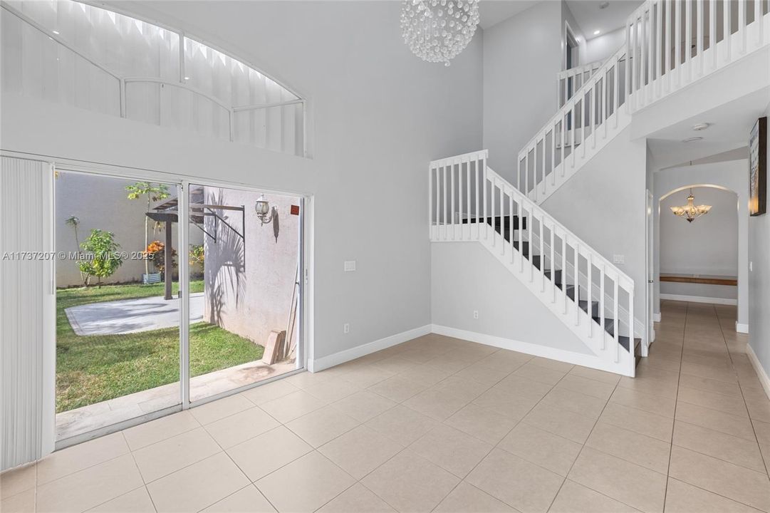 Recientemente alquilado: $4,200 (4 camas, 2 baños, 2208 Pies cuadrados)