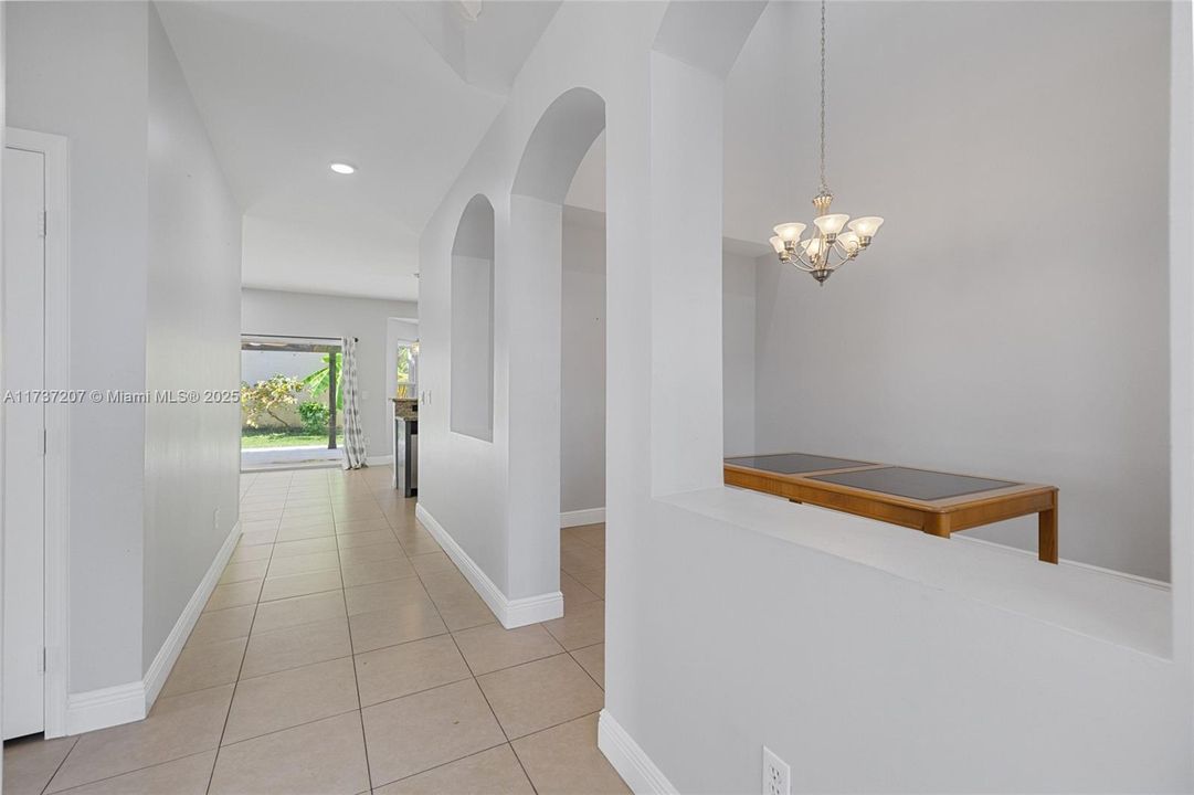 Recientemente alquilado: $4,200 (4 camas, 2 baños, 2208 Pies cuadrados)