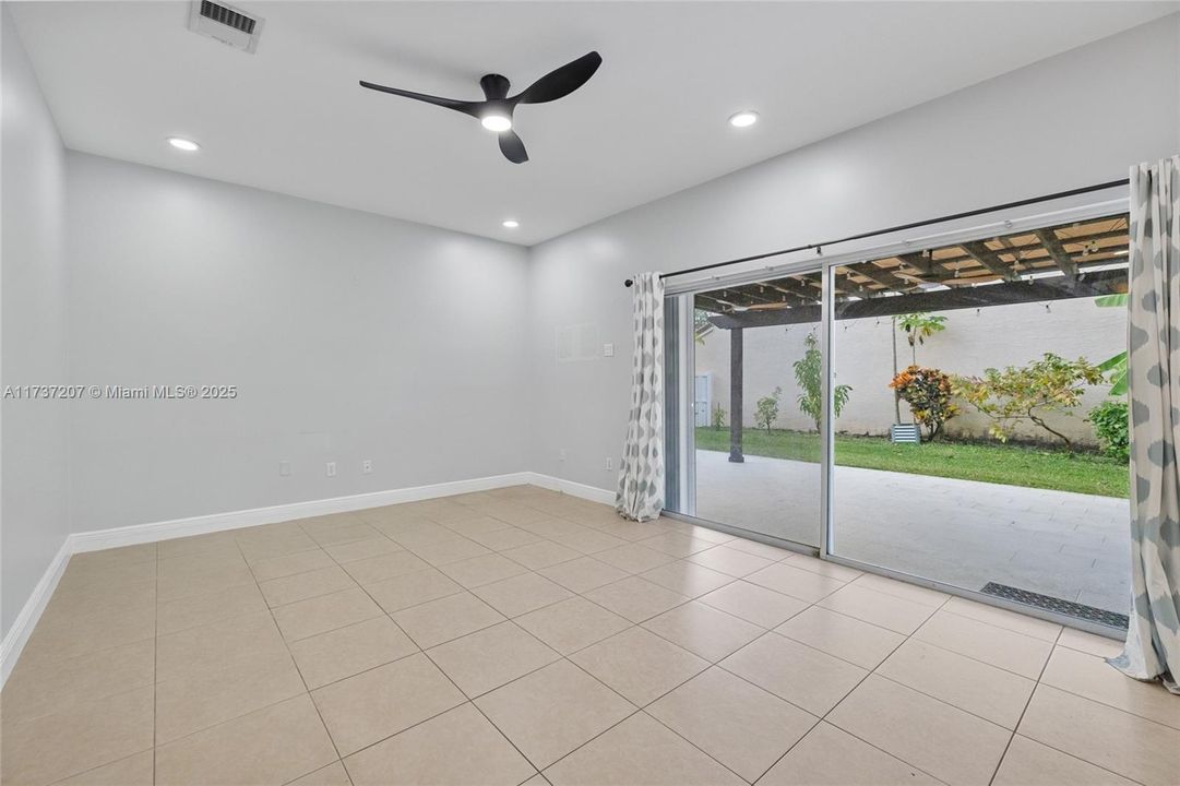 Recientemente alquilado: $4,200 (4 camas, 2 baños, 2208 Pies cuadrados)