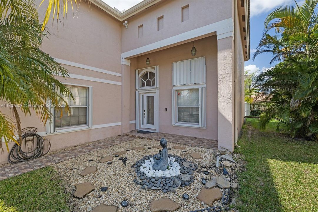 Recientemente alquilado: $4,200 (4 camas, 2 baños, 2208 Pies cuadrados)