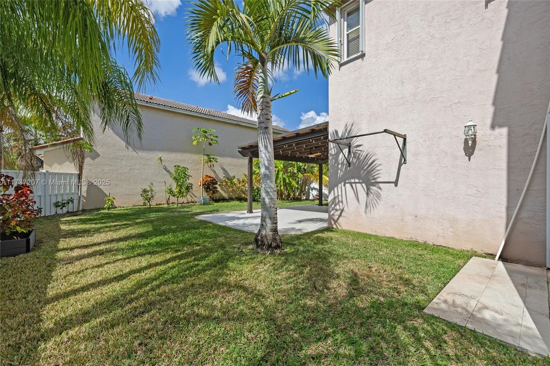 Recientemente alquilado: $4,200 (4 camas, 2 baños, 2208 Pies cuadrados)