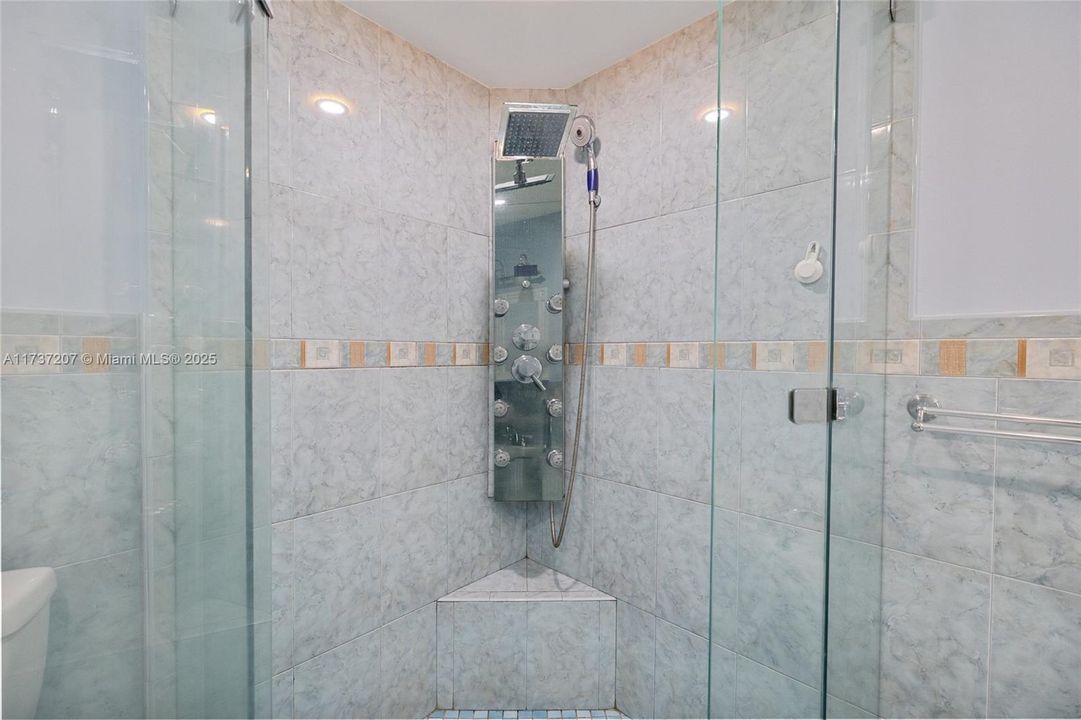 Recientemente alquilado: $4,200 (4 camas, 2 baños, 2208 Pies cuadrados)