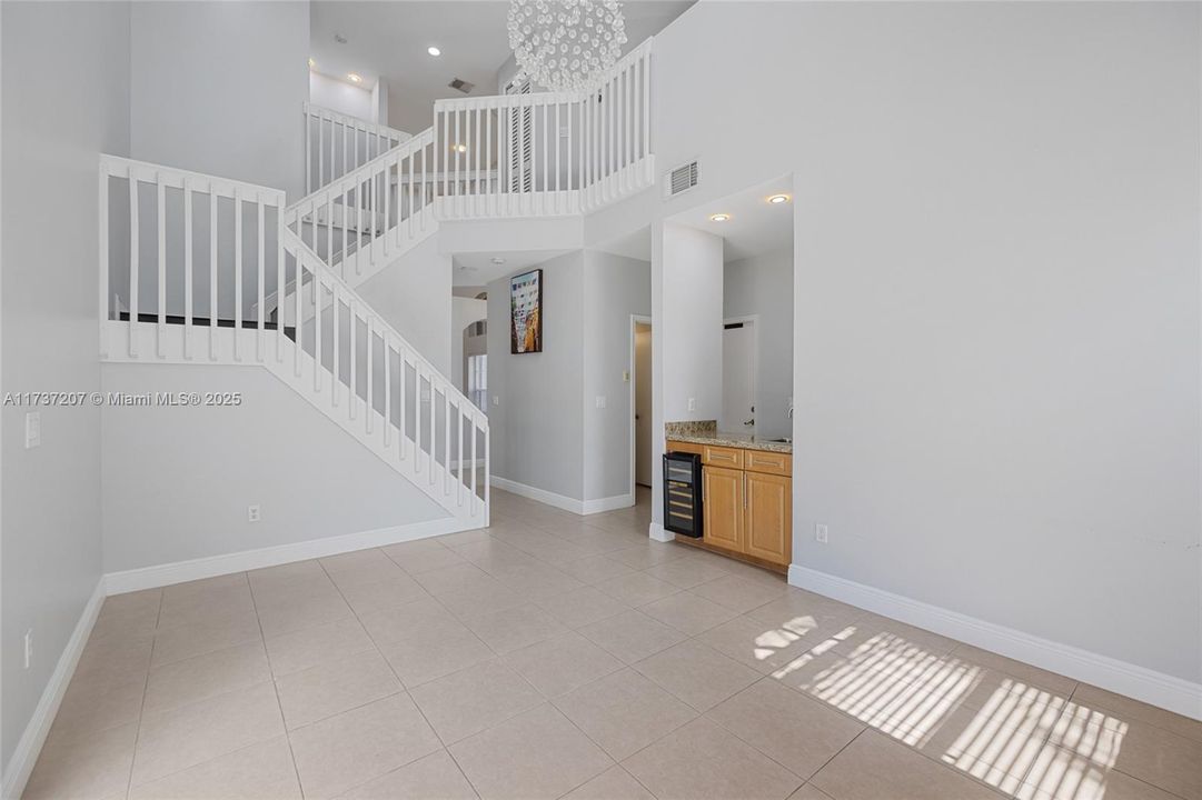 Recientemente alquilado: $4,200 (4 camas, 2 baños, 2208 Pies cuadrados)