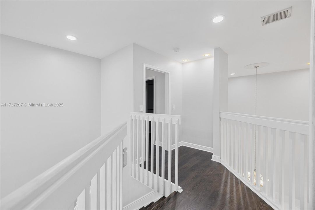 Recientemente alquilado: $4,200 (4 camas, 2 baños, 2208 Pies cuadrados)