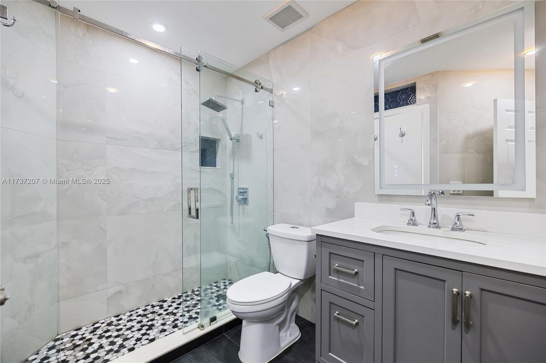 Recientemente alquilado: $4,200 (4 camas, 2 baños, 2208 Pies cuadrados)