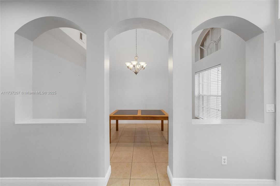 Recientemente alquilado: $4,200 (4 camas, 2 baños, 2208 Pies cuadrados)