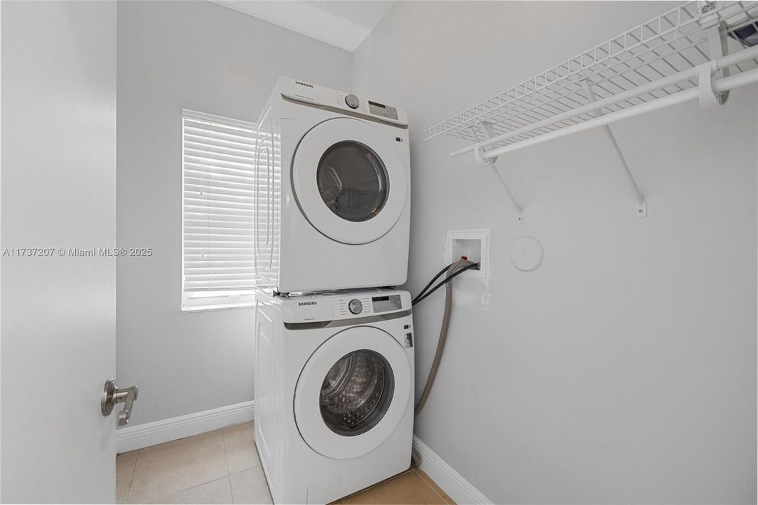 Recientemente alquilado: $4,200 (4 camas, 2 baños, 2208 Pies cuadrados)