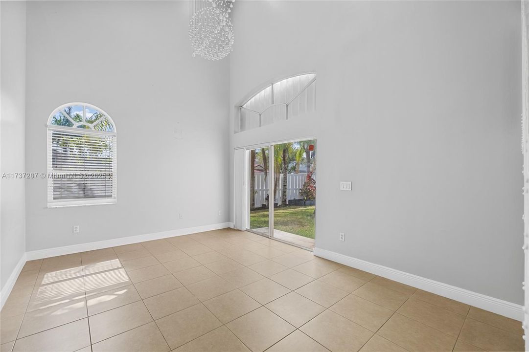 Recientemente alquilado: $4,200 (4 camas, 2 baños, 2208 Pies cuadrados)