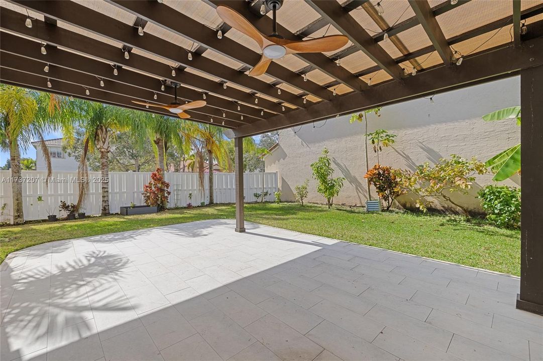 Recientemente alquilado: $4,200 (4 camas, 2 baños, 2208 Pies cuadrados)