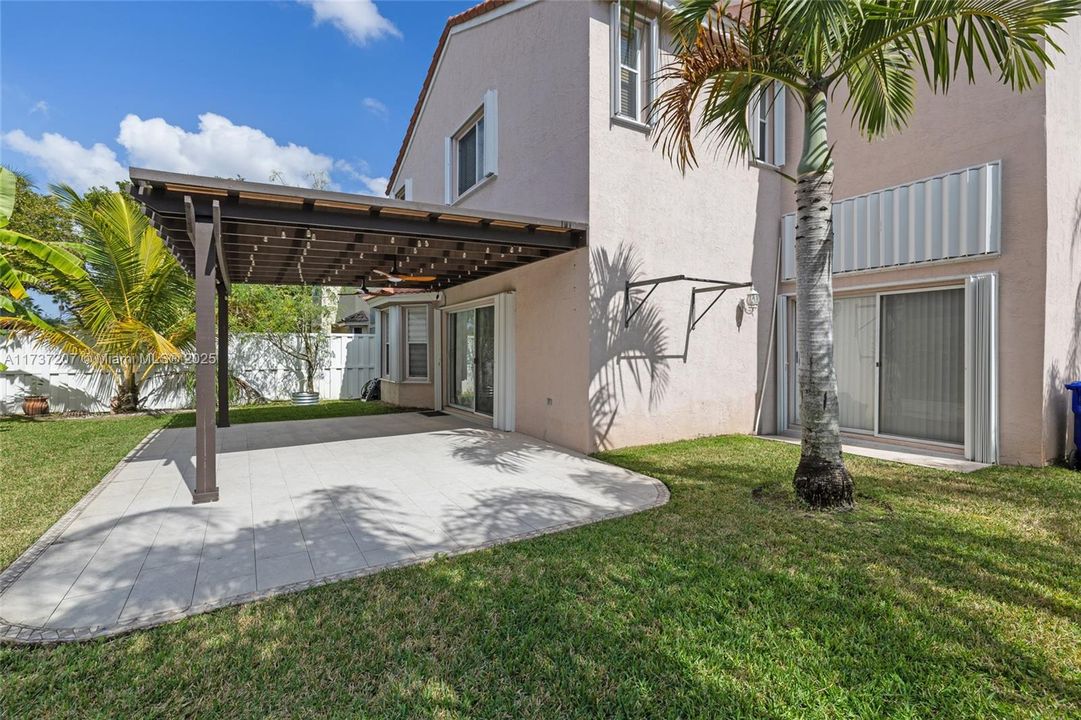 Recientemente alquilado: $4,200 (4 camas, 2 baños, 2208 Pies cuadrados)