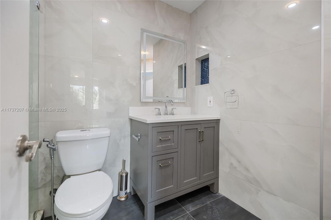 Recientemente alquilado: $4,200 (4 camas, 2 baños, 2208 Pies cuadrados)