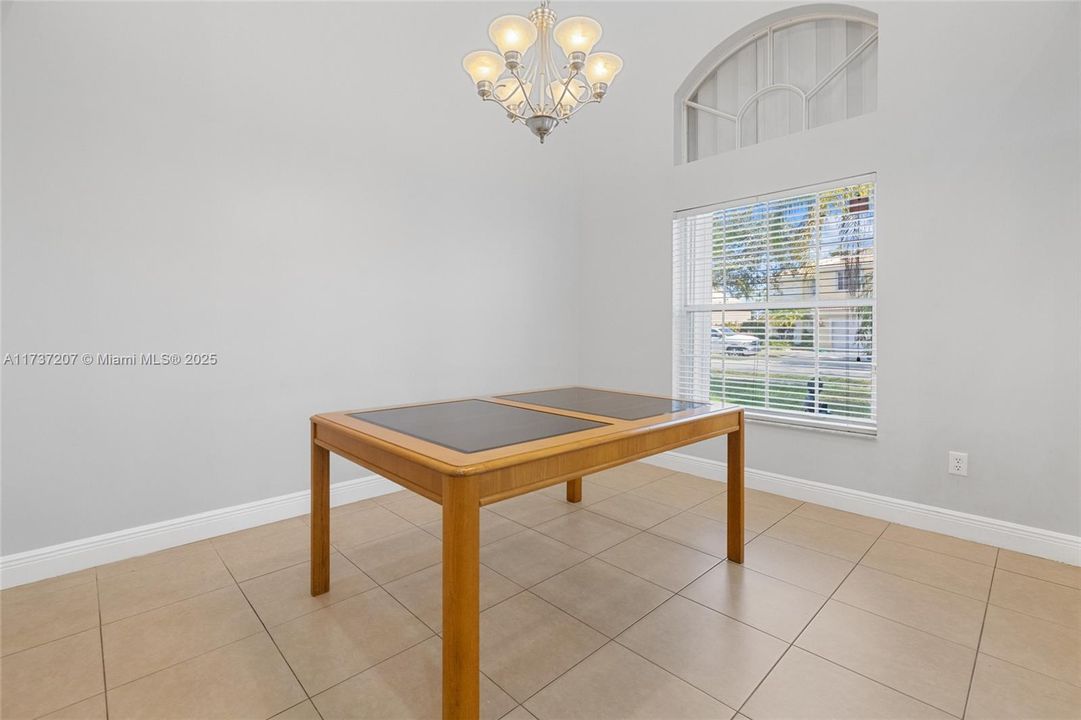 Recientemente alquilado: $4,200 (4 camas, 2 baños, 2208 Pies cuadrados)