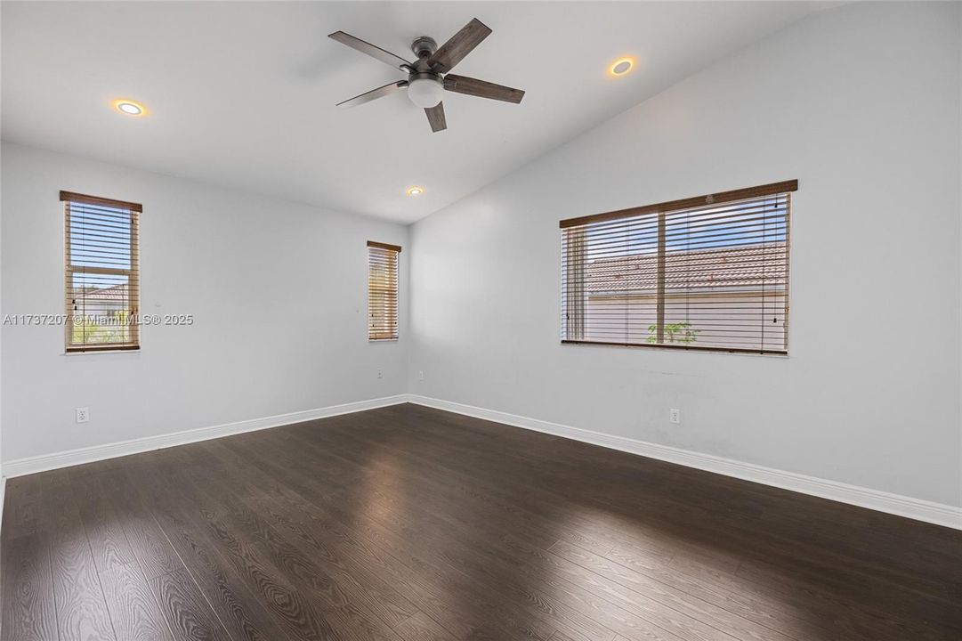 Recientemente alquilado: $4,200 (4 camas, 2 baños, 2208 Pies cuadrados)