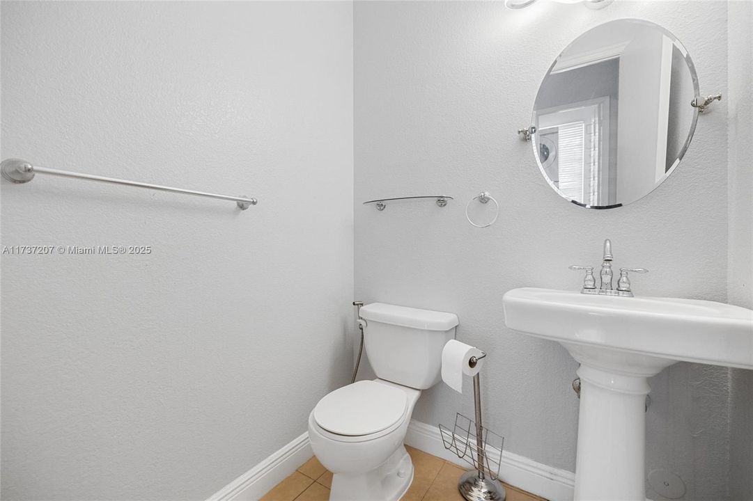 Recientemente alquilado: $4,200 (4 camas, 2 baños, 2208 Pies cuadrados)