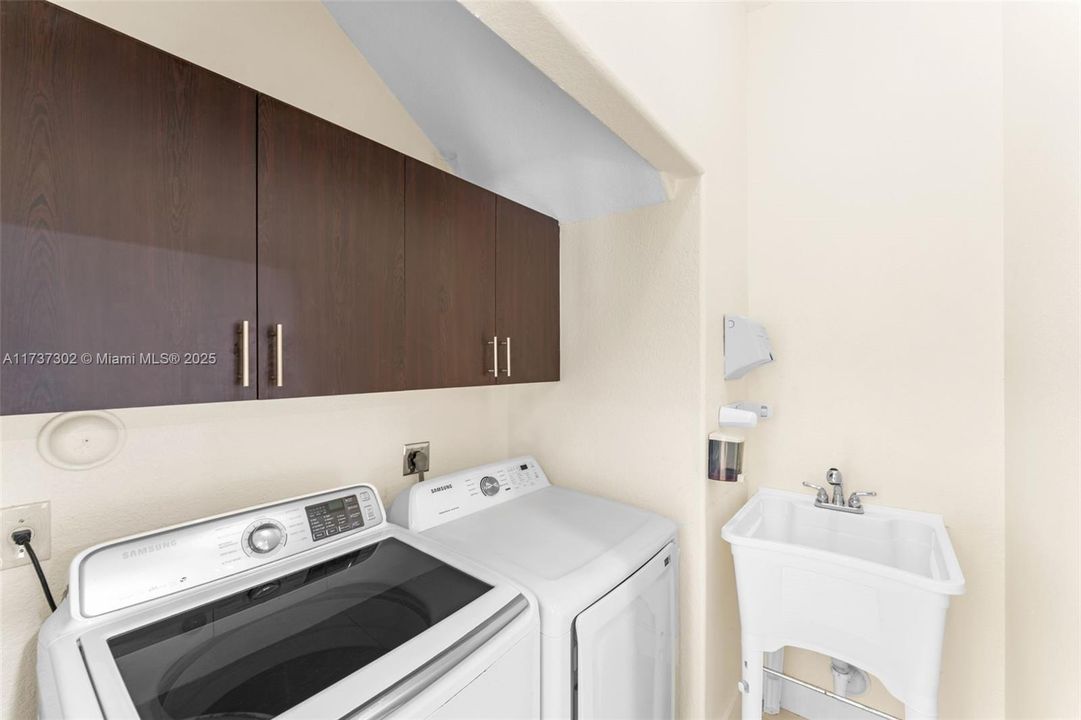 Active With Contract: $1,250,000 (4 beds, 2 baths, 2702 Square Feet)