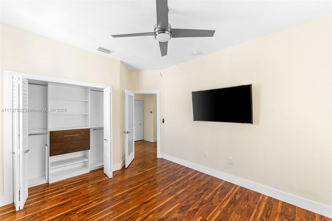 Active With Contract: $1,250,000 (4 beds, 2 baths, 2702 Square Feet)