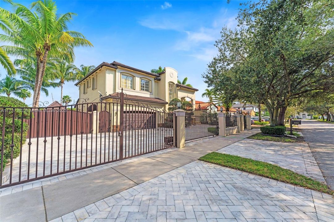 Active With Contract: $1,250,000 (4 beds, 2 baths, 2702 Square Feet)