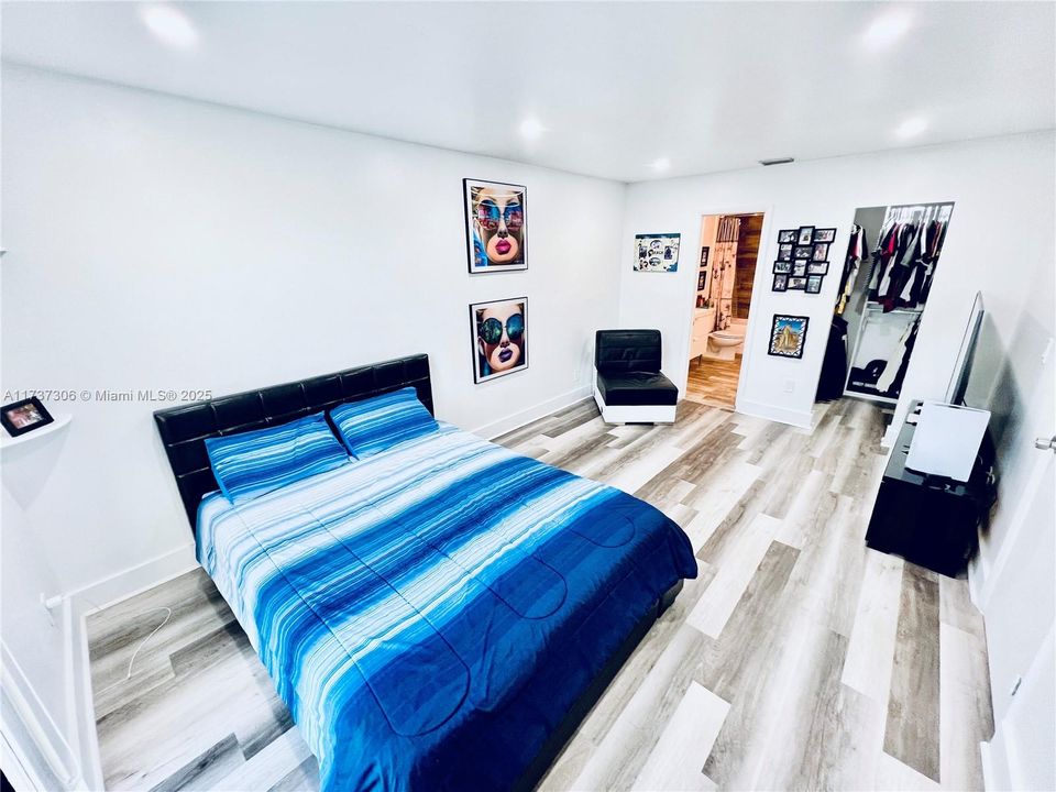 待售: $318,000 (2 贝兹, 2 浴室, 1180 平方英尺)