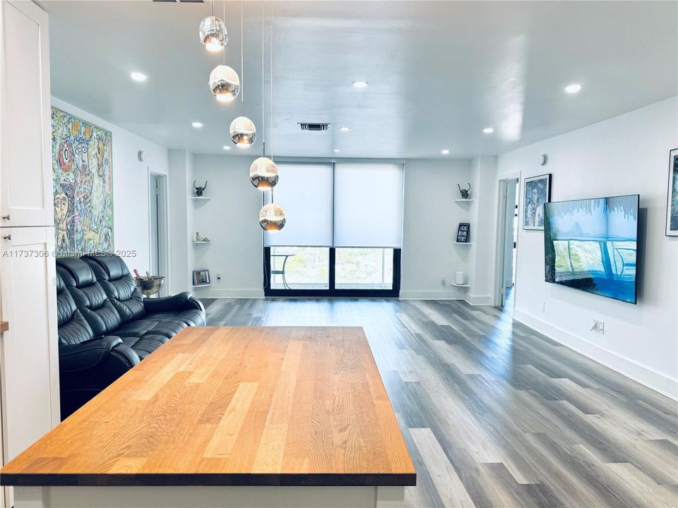 待售: $318,000 (2 贝兹, 2 浴室, 1180 平方英尺)