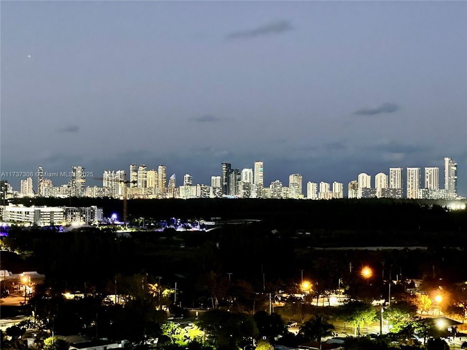 待售: $318,000 (2 贝兹, 2 浴室, 1180 平方英尺)