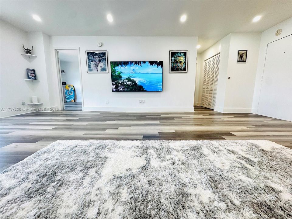 待售: $318,000 (2 贝兹, 2 浴室, 1180 平方英尺)