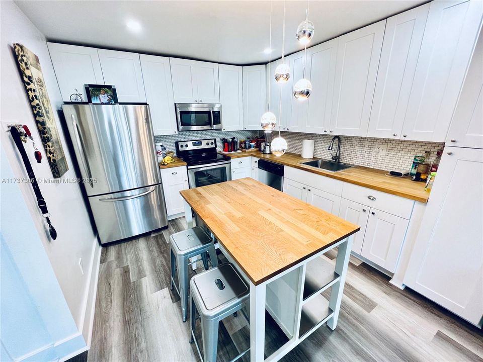 待售: $318,000 (2 贝兹, 2 浴室, 1180 平方英尺)