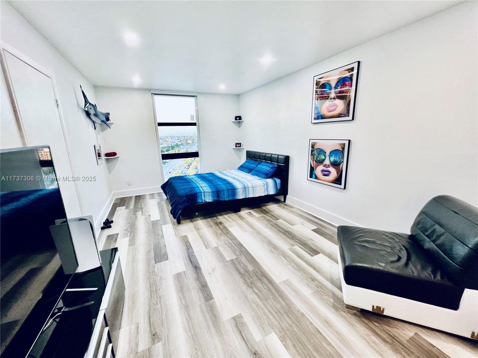 待售: $318,000 (2 贝兹, 2 浴室, 1180 平方英尺)