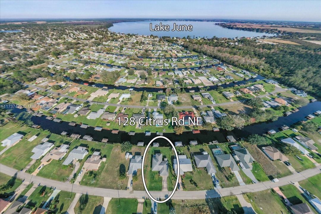 Недавно продано: $350,000 (2 спален, 2 ванн, 1650 Квадратных фут)