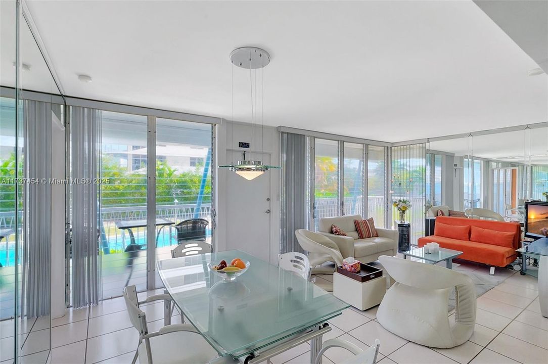 Vendido Recientemente: $320,000 (2 camas, 2 baños, 750 Pies cuadrados)