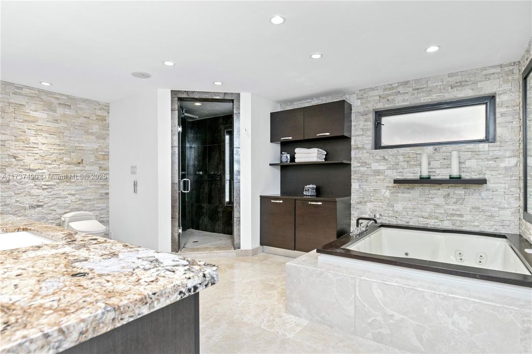 For Sale: $4,725,000 (5 beds, 5 baths, 5009 Square Feet)