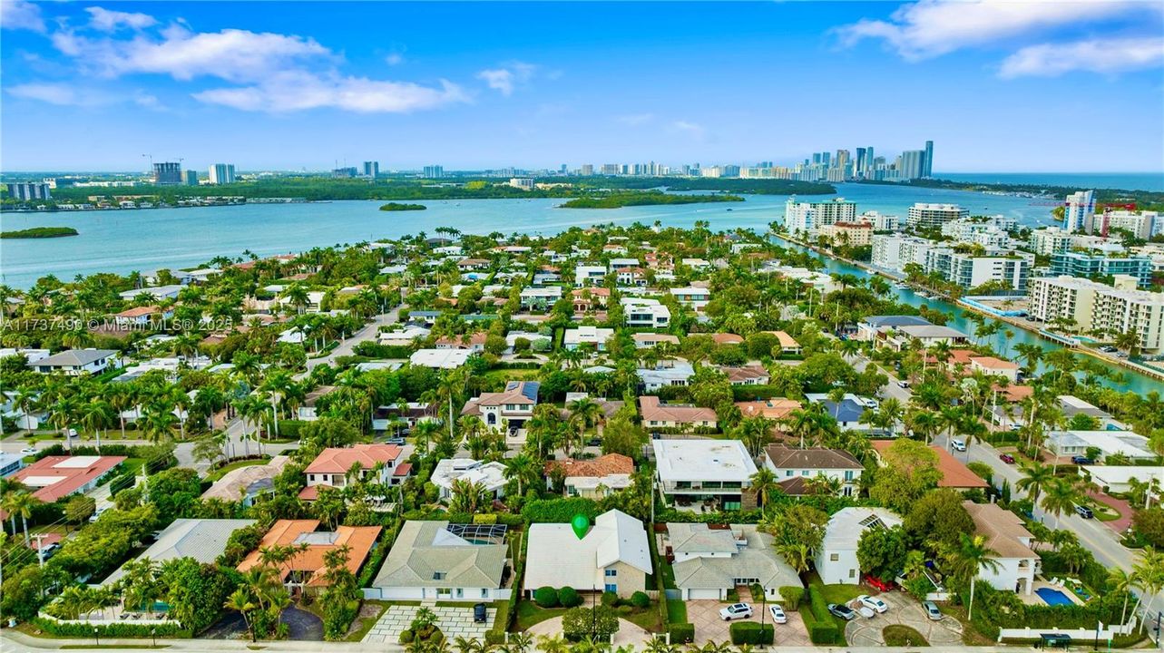 For Sale: $4,725,000 (5 beds, 5 baths, 5009 Square Feet)