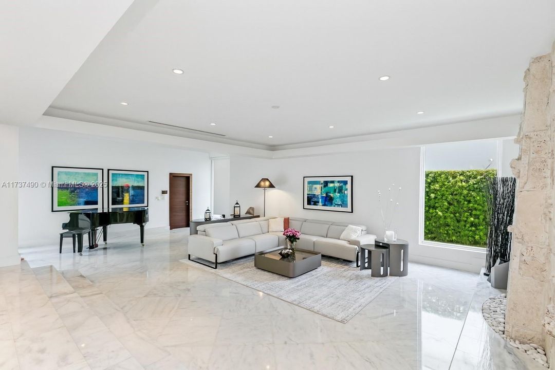 For Sale: $4,725,000 (5 beds, 5 baths, 5009 Square Feet)