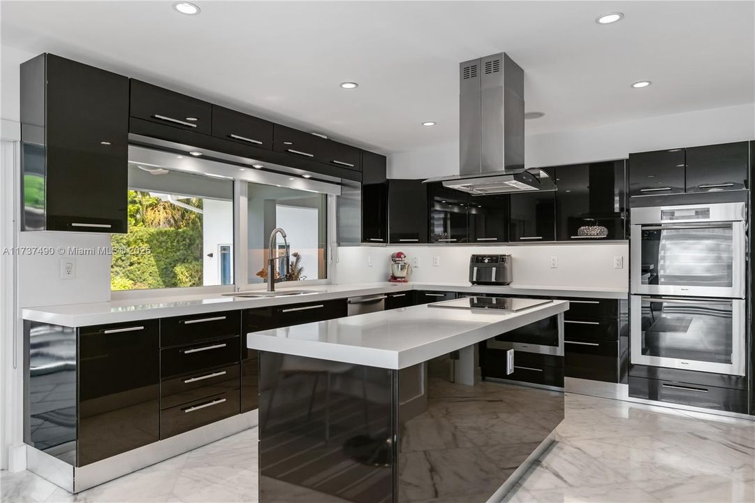 For Sale: $4,725,000 (5 beds, 5 baths, 5009 Square Feet)