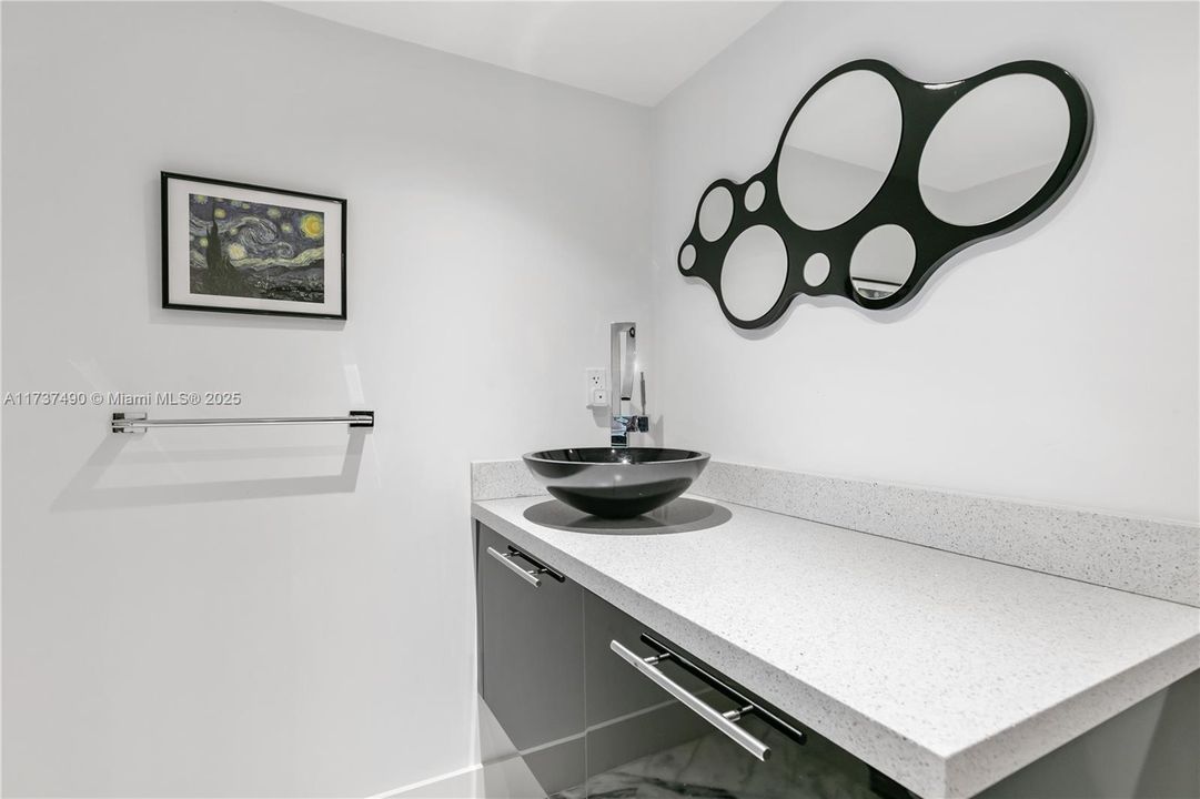 For Sale: $4,725,000 (5 beds, 5 baths, 5009 Square Feet)