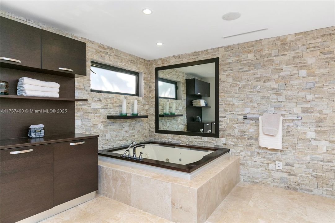 For Sale: $4,725,000 (5 beds, 5 baths, 5009 Square Feet)