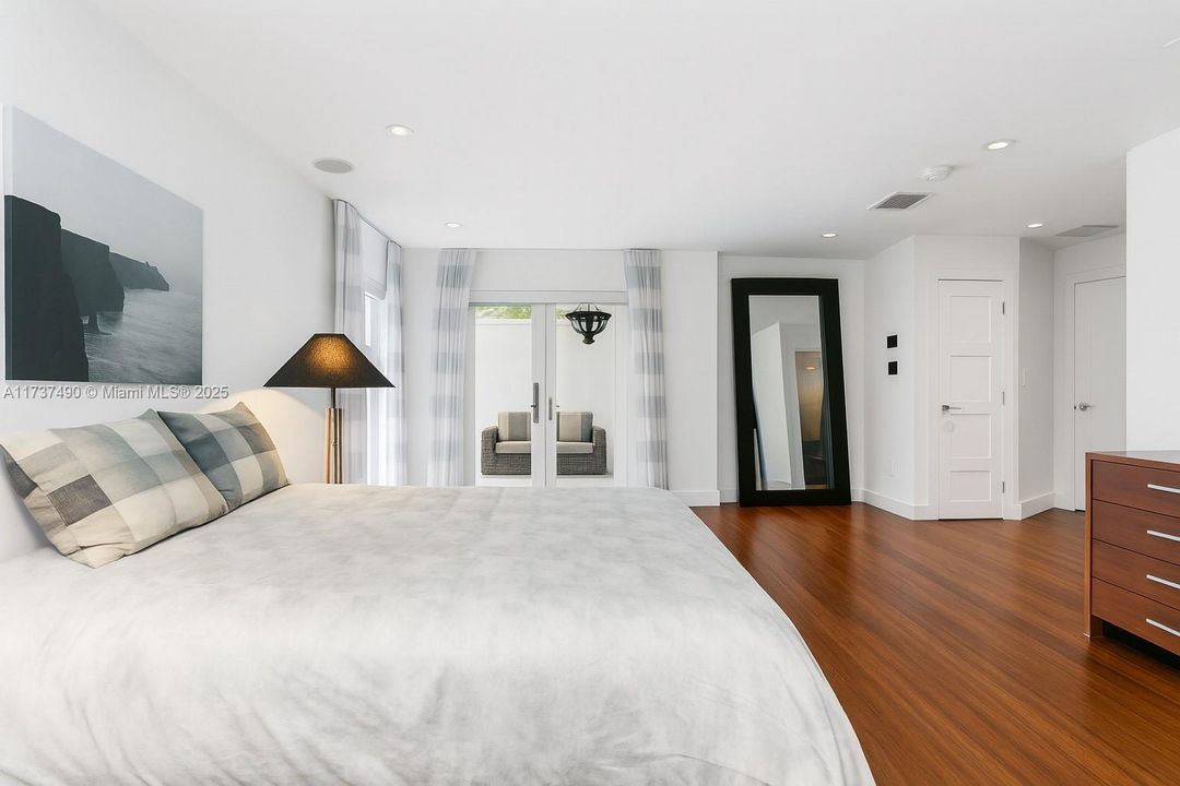 For Sale: $4,725,000 (5 beds, 5 baths, 5009 Square Feet)