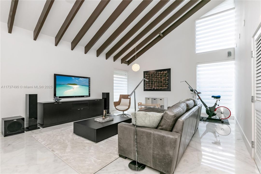 For Sale: $4,725,000 (5 beds, 5 baths, 5009 Square Feet)